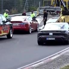 Zapretio je da Tesla brži od Poršea - sad će morati da pojede svoje reči! (VIDEO)