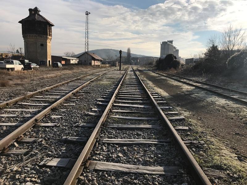 Zapuštena pruga, opustela sela, treća godina bez vozova i jeftinog prevoza u Toplici