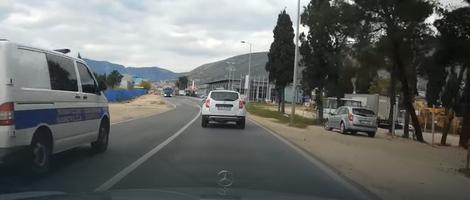 Zar propisi u saobraćaju nisu isti za sve? Opasna vožnja Sudske policije kod Mostara