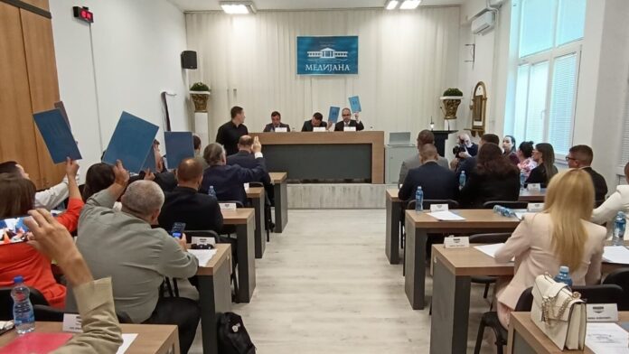 Zaseda Skupština Medijane istovremeno kada i gradski parlament, menjaju pravilnik o platama