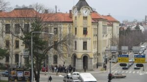 Zašto Osnovni sud u Nišu duže od godinu dana ne može da „obezbedi prisustvo suđenju“ okrivljenog predsednika Skupštine grada Igora Novakovića?