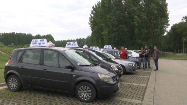 Zašto je taksistima u Bačkoj Palanci preselo 100 evra od države