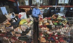 Zašto nije obezbeđen zakonski okvir za doniranje namirnica: Hranu bacamo, gladni gledaju