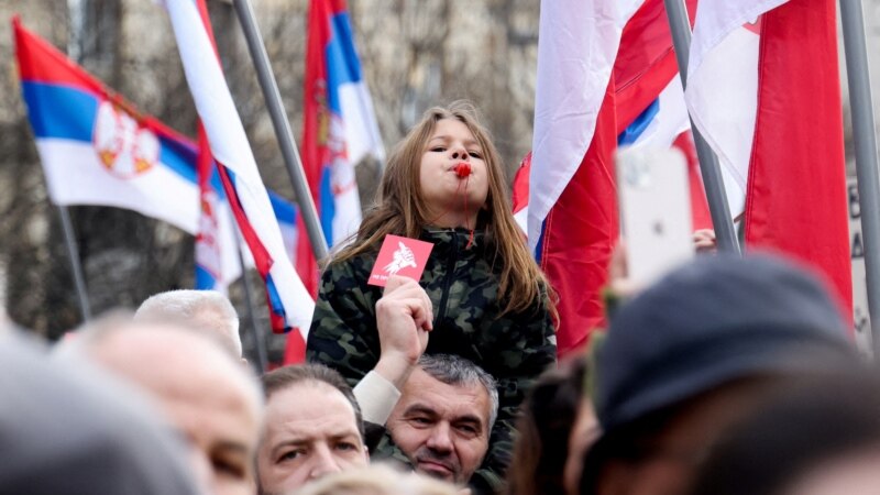 Zašto političke stranke u Srbiji ne obraćaju pažnju na probleme mladih?