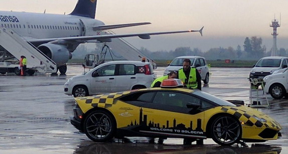 Zašto se akumulator automobila brže prazni na aerodromskom parkingu?