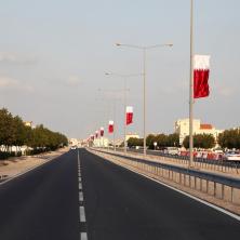 Zašto su neki putevi u Kataru obojeni u plavo?
