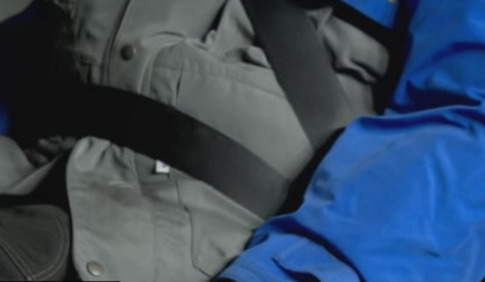 Zašto vožnja automobila u zimskoj jakni može da bude opasna?