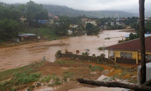 Zatrpani u blatu: Više od 600 ljudi nestalo u poplavama u Sijera Leoneu (FOTO)