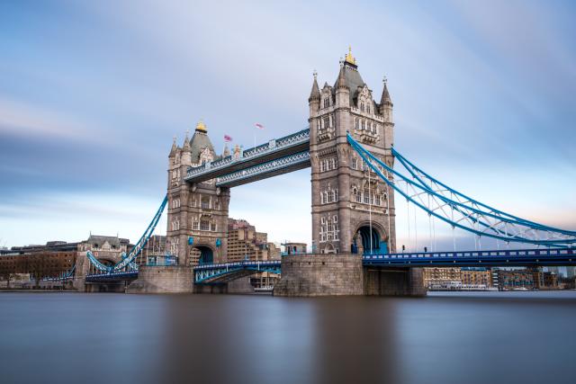 Zatvara se Tauer bridž u Londonu