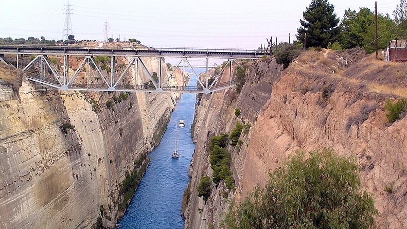 Zatvoren Korintski kanal zbog odrona