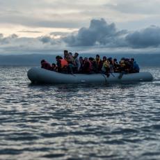 Zaustavljen gumeni čamac sa 80 migranata u Libiji: Svima pružena pomoć, potom odvedeni u izbeglički kamp