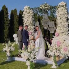 Zavirite na venčanje Tamare Milutinović: Avion prilikom ceremonije na mladence ispustio pravu magiju