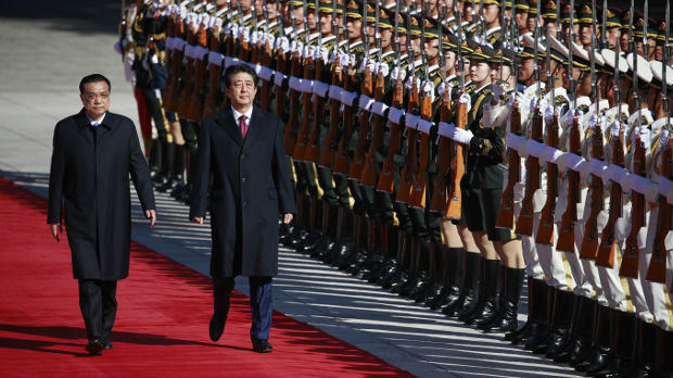 Zbližavanje Kine i Japana, svečani doček za Abea