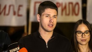 Zbog čega Miloš Pavlović manipuliše mestom boravišta na način koji je nepoznat zakonu?