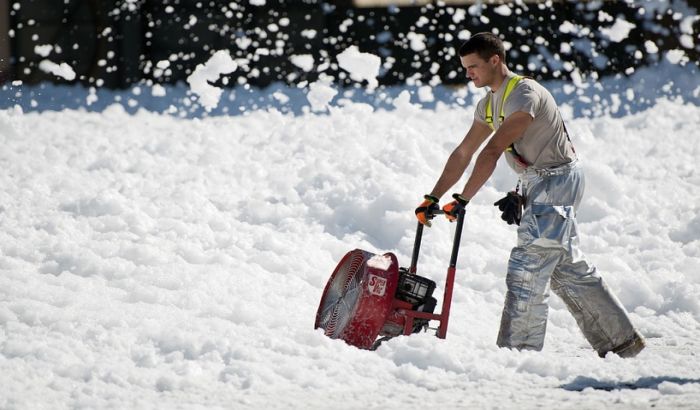 Zbog čega je čišćenje snega opasno po zdravlje