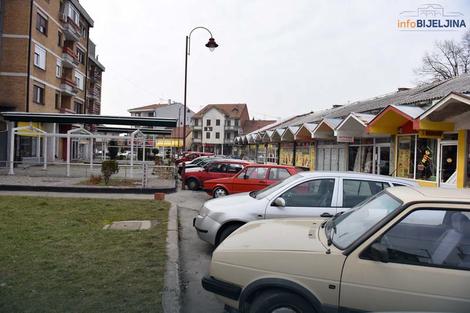Zbog nedostatka parking mesta u Bijeljini „trpe“ trotoari