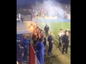 Zbog penala Antić povukao ekipu sa terena, pa usledio haos i napad navijača na igrače Dinama (VIDEO)