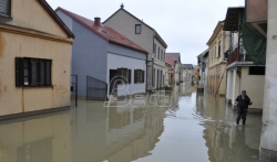Zbog poplava teška situacija u Krajini, najkritičnije u Bihaću, Bosanskoj Krupi i Novom ...