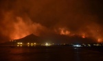Zbog požara evakuisano 700 osoba, mahom turista