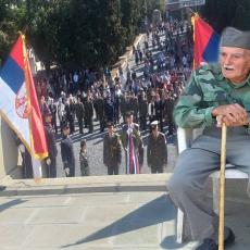 Zbog scene na Solunskom groblju plakaće svaki Srbin: Deda Đorđe gleda ponosno srpsku vojsku i lije suze! (VIDEO/FOTO)