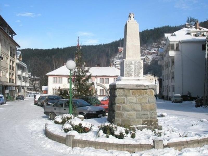 Zbog snežnih nanosa u Crnoj Travi proglašena vanredna situacija