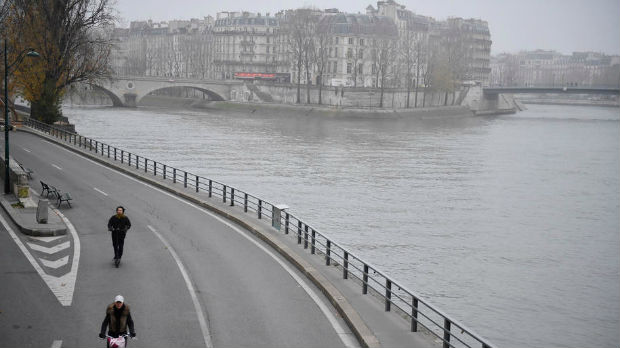 Zbog štrajka saobraćaj u Parizu paralisan