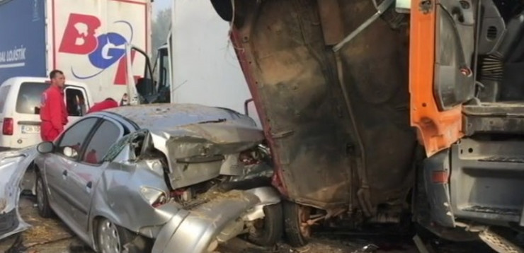 Stravična nesreća kod Jagodine, sedmoro poginulo, oko 30 povređeno, blokiran auto put Beograd – Niš