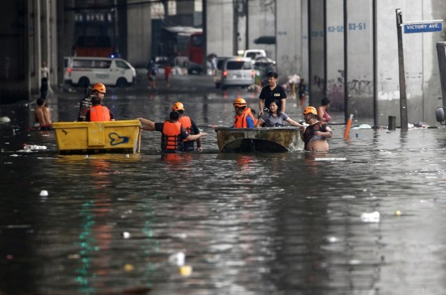 Zbog tajfuna evakuisano oko 114.000 ljudi VIDEO