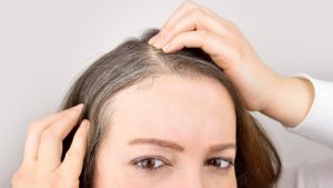 Zdravlje, stres i nauka: Naučnici otkrili zašto kosa osedi