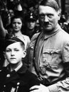 Želeo je da postane besmrtan: Četiri bizarne teorije o Hitleru