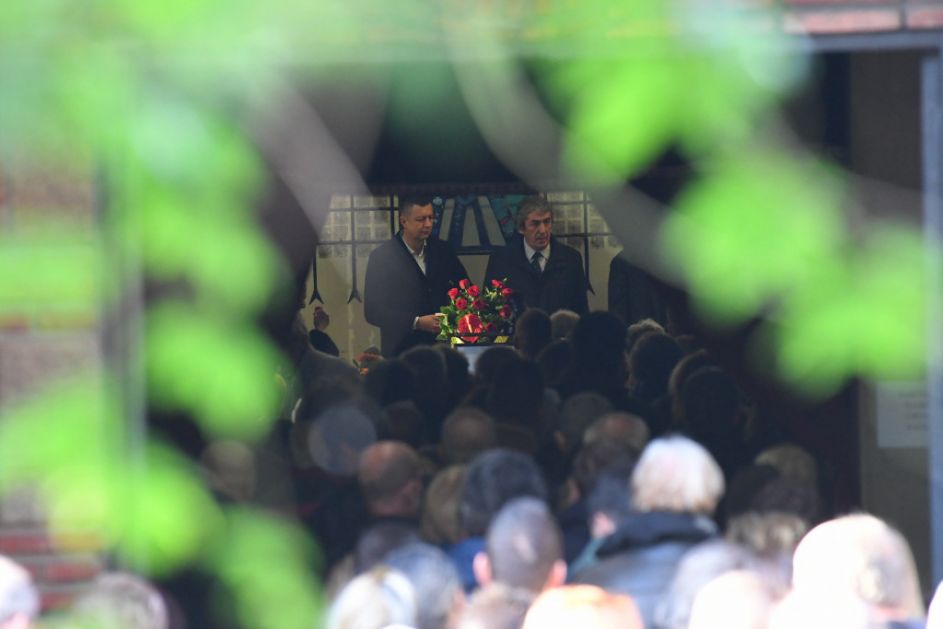 Želim samo dostojanstveno da odem: Žarko Lauševič sahranjen na Novom groblju, ispunjena mu poslednja želja (FOTO)