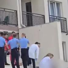 Žena pala sa devetog sprata zgrade, preminula na licu mesta: Velika tragedija u Kosovu Polju (VIDEO)