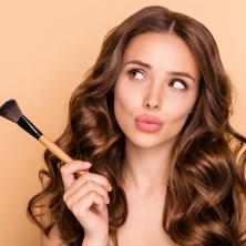 Žene vole šminku, ali ona može i da ih upropasti: Ovo su najčešće greške koje većina njih pravi prilikom šminkanja!