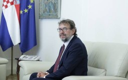 
					Žigmanov: Predsednik Srbije da dođe na komemoraciju Hrvatima stradalim u Sremu 
					
									
