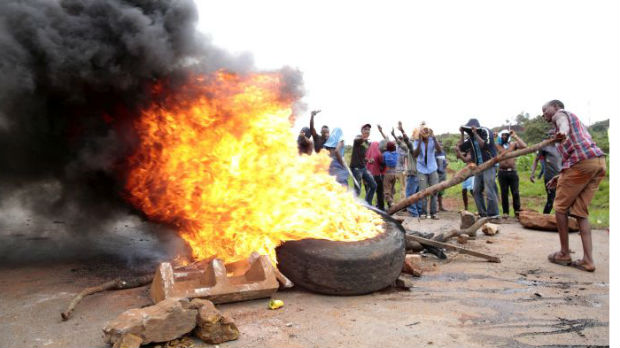Zimbabve isekao internet, troje mrtvih i 600 uhapšenih u neredima