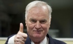 Živ sam, majke mi! Ratko Mladić prekinuo posetu advokata, pa se našalio
