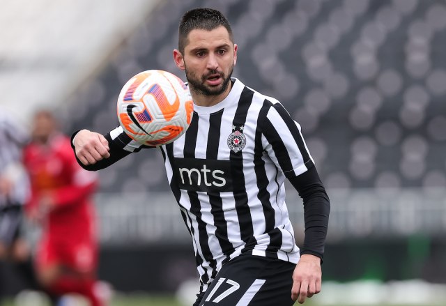 Propao transfer – defanzivac ostaje u Partizanu