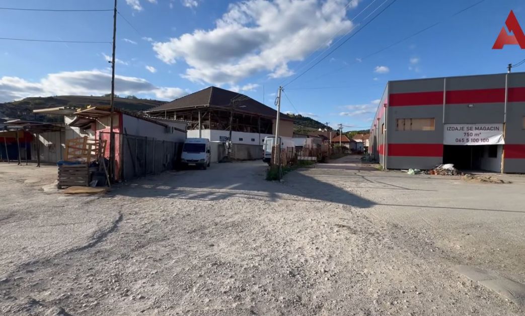 Život u blatu i prašini: Mještani traže da se ulica u centru grada asfaltira (VIDEO)