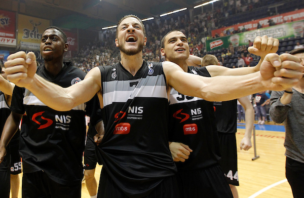 Znali smo da Lovernj mnogo voli Partizan i Srbiju, ali ovo je ipak veliko iznenađenje! (foto)