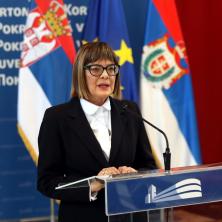 Znam koliko takozvani blokaderi napadaju fizički i verbalno uprano žene Maja Gojković najoštrije osudila napade na direktorku Univerzitetskog kliničkog centra Vojvodine