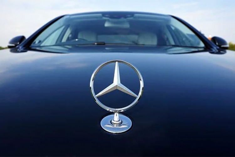 Znate li koliko zarađuje direktor “Mercedesa”?