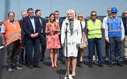 
					Zorana Mihajlović pustila u saobraćaj most kod Ostružnice 
					
									