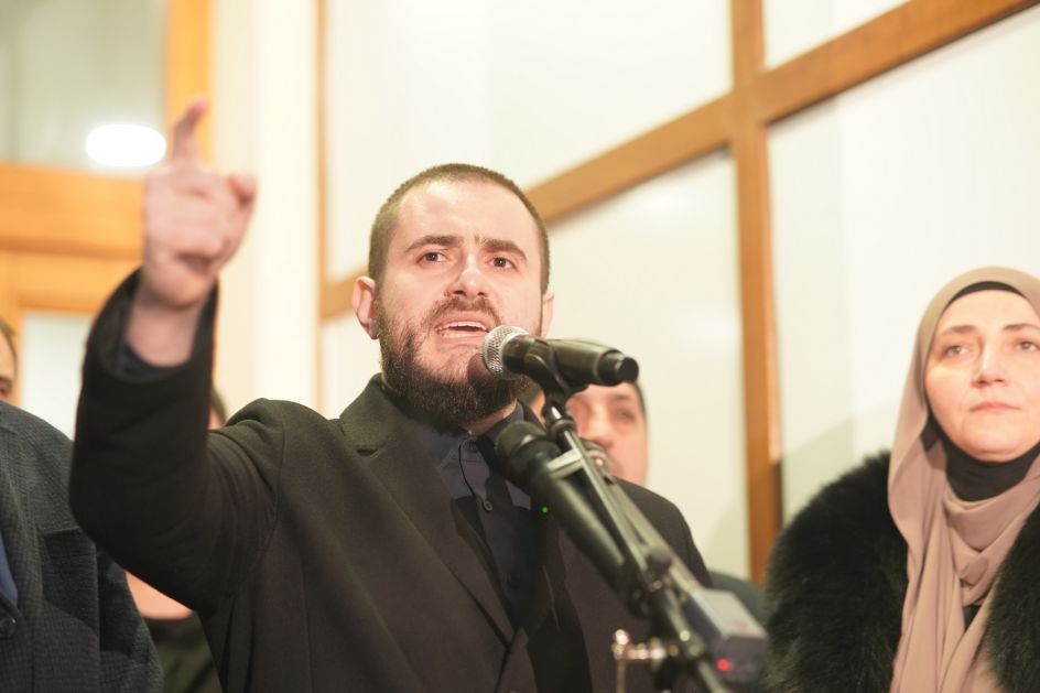 Zukorlić: Opozicija ima većinu u Novom Pazaru, SDP blokira brojanje glasova
