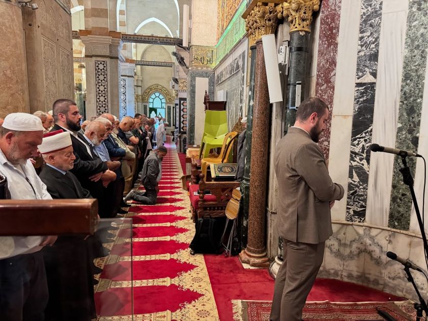 Zukorlić predvodio ikindija-namaz u Al-Aksa džamiji: “Počast kakva se dobija jednom u životu”