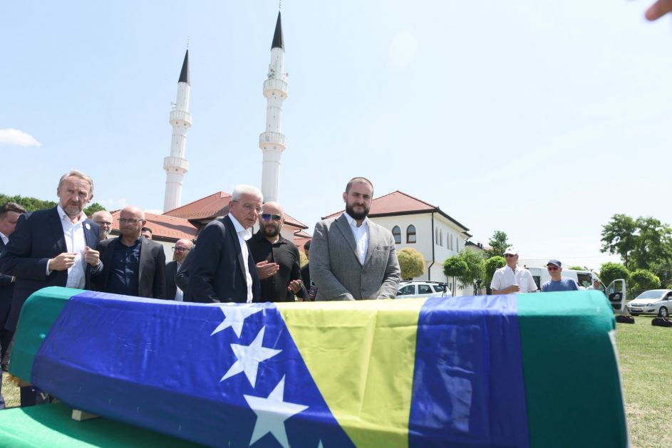 Zukorlić prvi lider Sandžaka na dženazi u Prijedoru