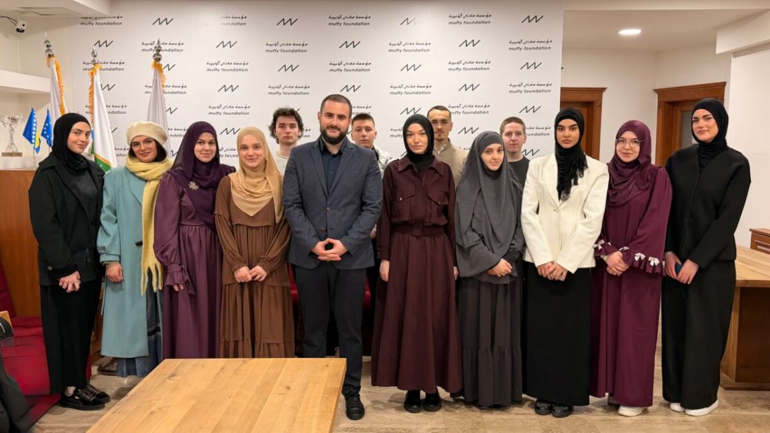 Zukorlić sa stipendistima MUFTY fondacije