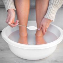 Žuti i ZADEBLJALI NOKTI na nogama znak su gljivičnog oboljenja - Rešite problem uz pomoć domaće smese