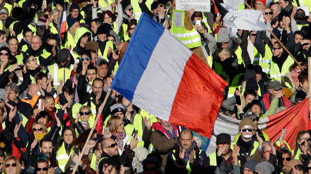 Privedeno 85 osoba na protestima Žutih prsluka u Parizu