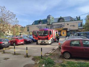 Zvali vatrogasce zbog požara u zgradi u Nišu, oni zatekli šerpu na ringli