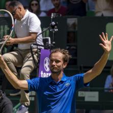 Zverev poražen pred domaćom publikom: Medvedev se plasirao u finale Halea nakon tri sata borbe